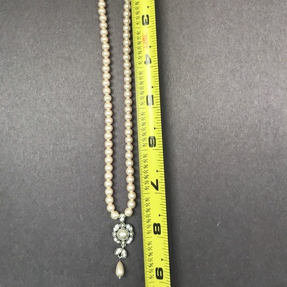 Monet delicate blush pearl necklace - Picture 2 of 6